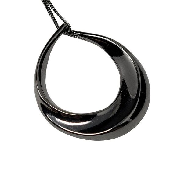 New York & Company Princess Necklace Tourmaline Gunmetal Twisted Circle Pendant - Picture 6 of 9